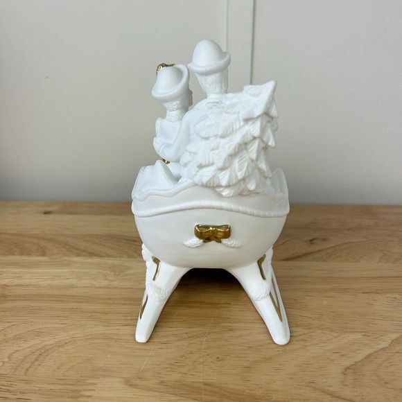 Lenox "Bringing Home The Tree" Vintage 1993 Musical Sculpture Plays O Tannenbaum - Picture 10 of 11